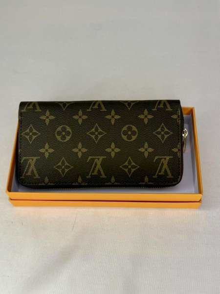 جزدان Louis Vuitton ( مع علبة )