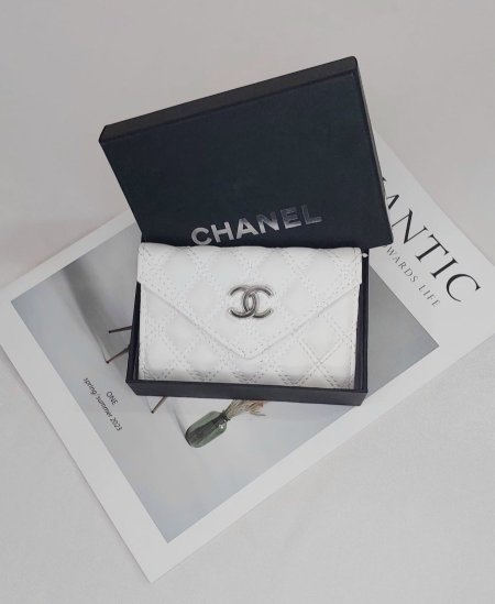 جزدان Chanel / (مع علبة)لون ابيض 🤍
