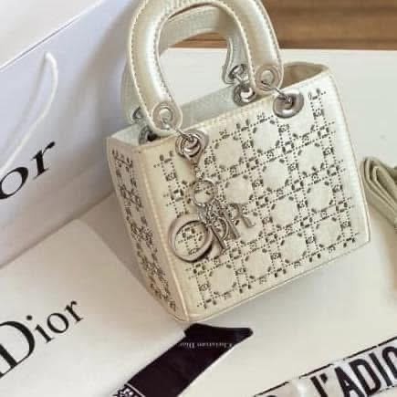 شنطة Lady Dior / لون بيج ، زركون فضي 