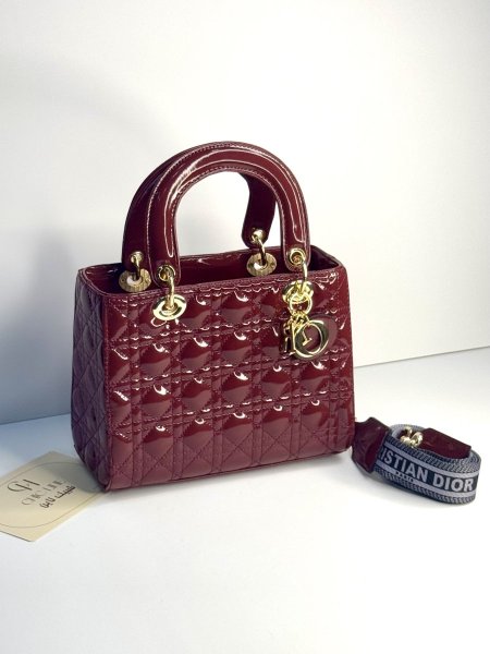 شنطة  Lady Dior / لون بيرجاندي 