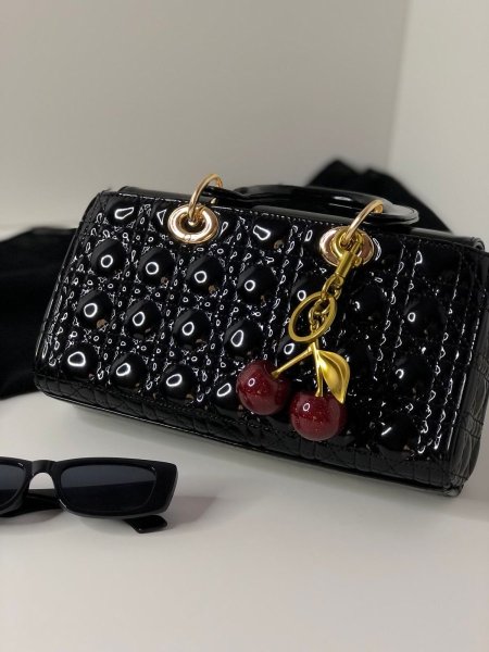 شنطة Lady Dior / لون اسود لامع